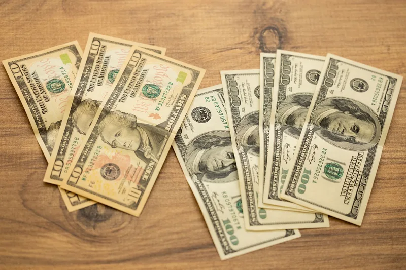 401(k) vs IRA: Which Retirement Account Should You Choose? - financial planning concept