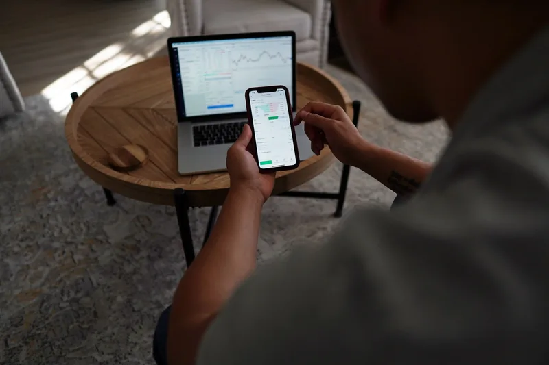How to Choose the Best Online Brokerage Account in 2026 - financial planning concept