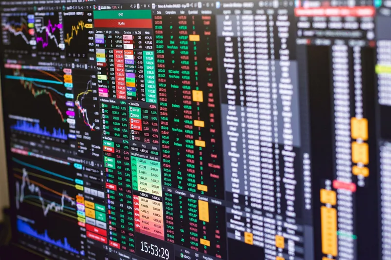 How to Choose the Best Online Brokerage Account in 2026 - financial planning concept
