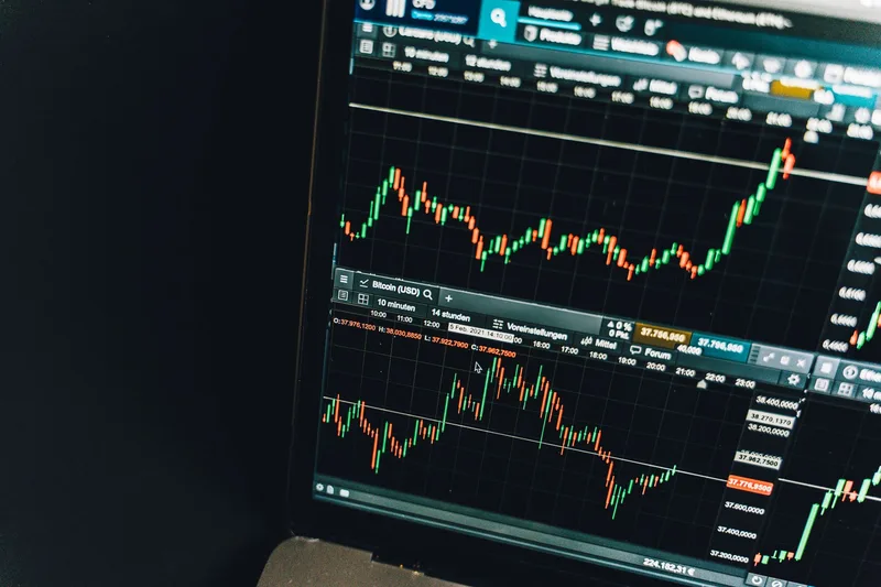 How to Choose the Best Online Brokerage Account in 2026 - financial planning concept