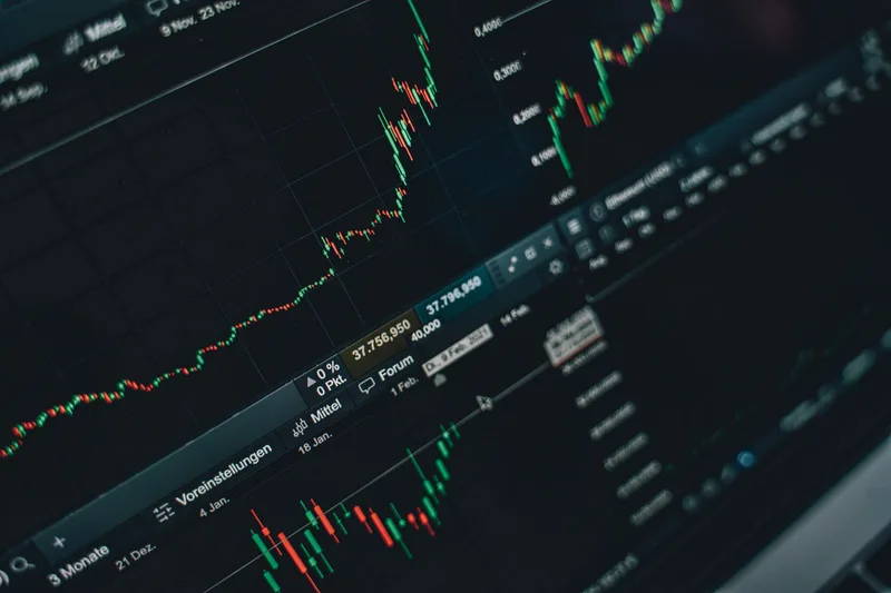 How to Choose the Best Online Brokerage Account in 2026 - financial planning concept