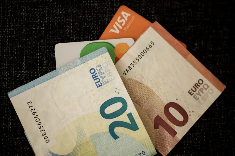 Cash Back vs Travel Rewards: Which Credit Card Type Is Right for You? - financial planning concept
