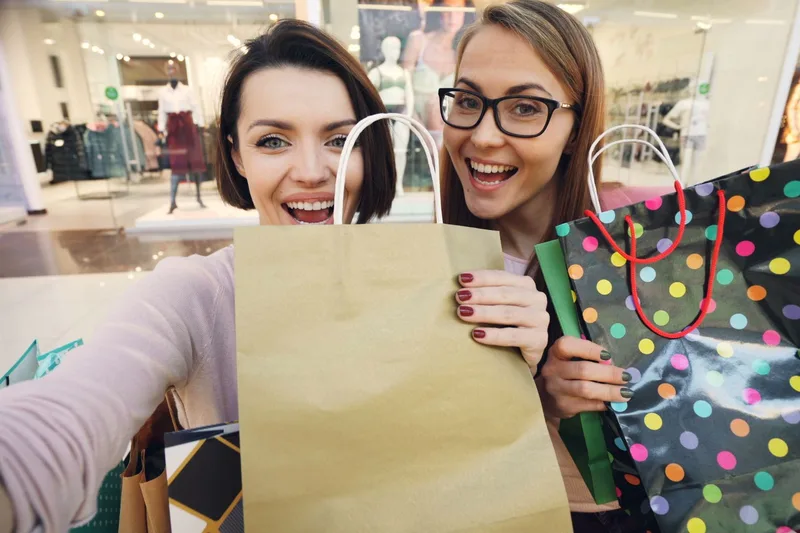Consumer Confidence and Spending: Reading the Economic Signals - financial planning concept