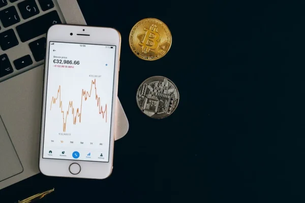 Crypto Wallets Explained: Hot vs Cold Storage for US Investors