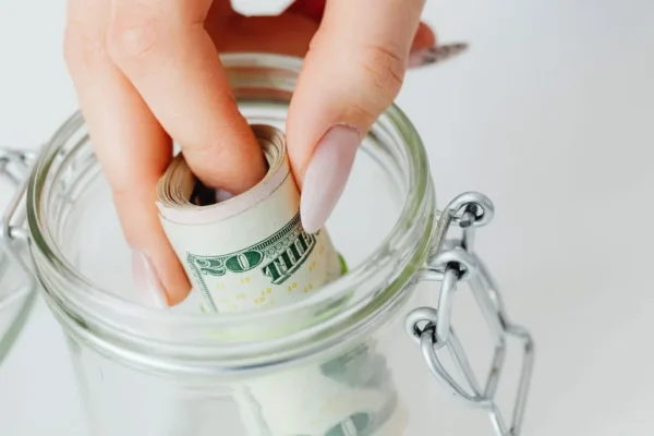 10 Financial Habits That Separate Wealthy Americans from Everyone Else
