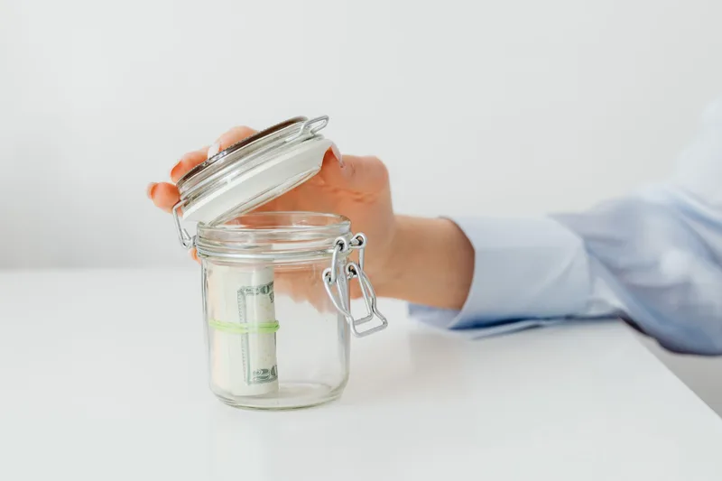 10 Financial Habits That Separate Wealthy Americans from Everyone Else - financial planning concept