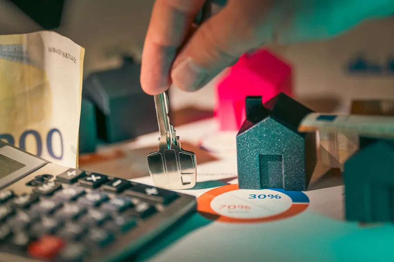 Home Equity Loans vs HELOCs: Which Should You Choose? - financial planning concept