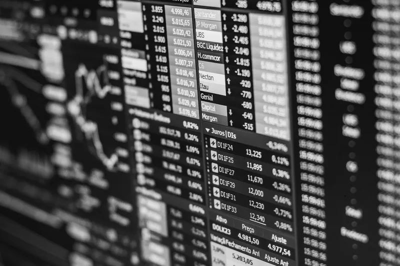 Index Funds vs ETFs: Which Is Better for American Investors? - financial planning concept