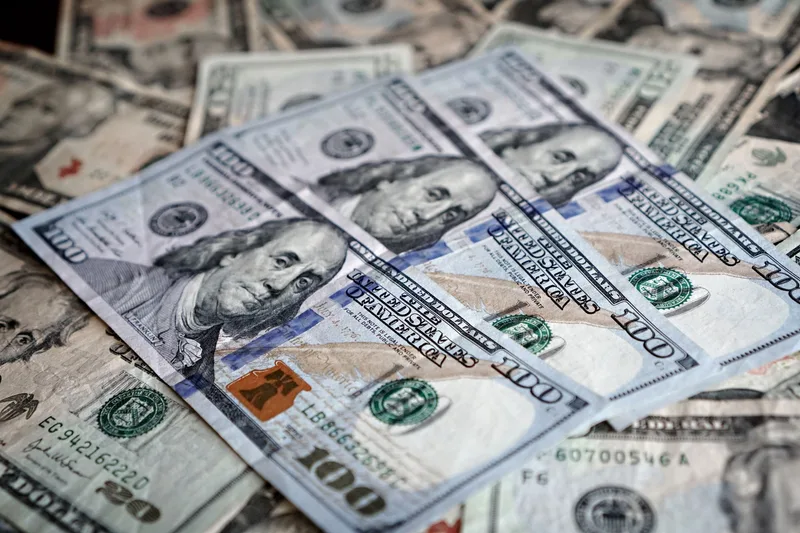 Minimum Wage Debate: How It Affects Workers and the Economy - financial planning concept