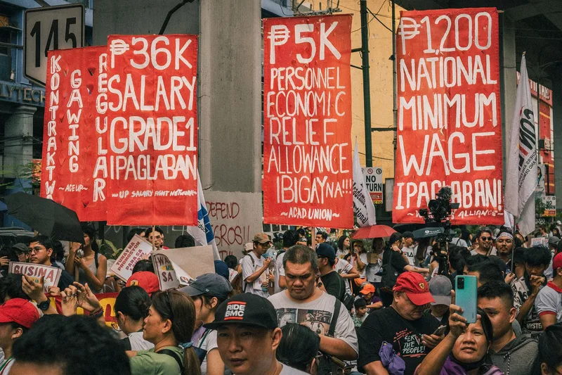 Minimum Wage Debate: How It Affects Workers and the Economy - financial planning concept