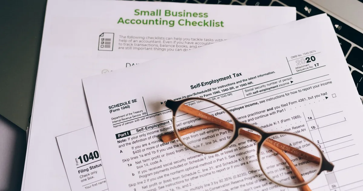 Self-Employment Taxes Explained: What Freelancers Owe the IRS - US personal finance guide