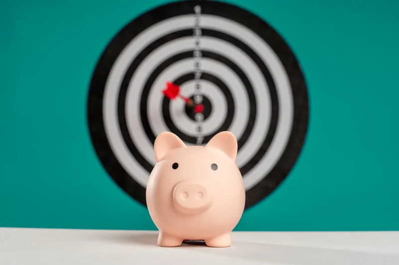 How to Set SMART Financial Goals and Actually Achieve Them - financial planning concept