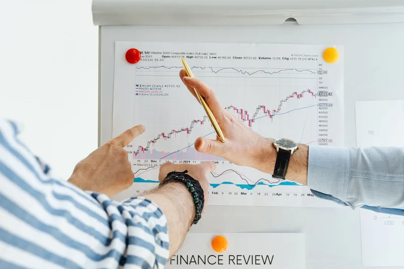 How to Set SMART Financial Goals and Actually Achieve Them - financial planning concept