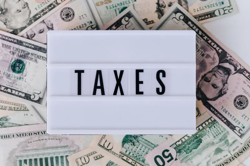 Understanding US Tax Brackets: How Federal Income Tax Works in 2026 - financial planning concept