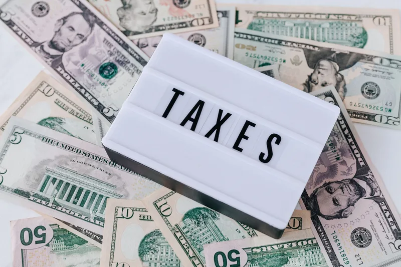 Understanding US Tax Brackets: How Federal Income Tax Works in 2026 - financial planning concept
